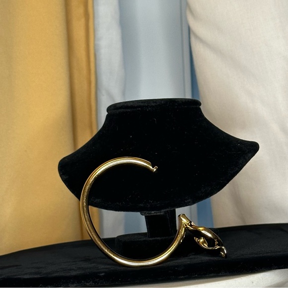 Marc By Marc Jacobs - Link to Katie Hinged Bracelet,EUC, Gold toned - Picture 4 of 7